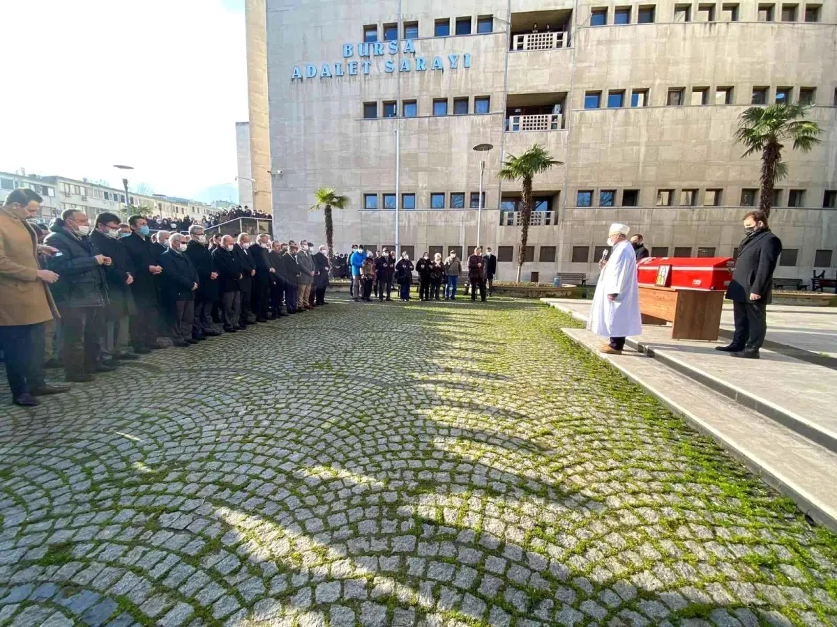 Son dakika haberleri: Bursa\'da kadın hakim, çocuk parkında iple asılı halde ölü bulundu