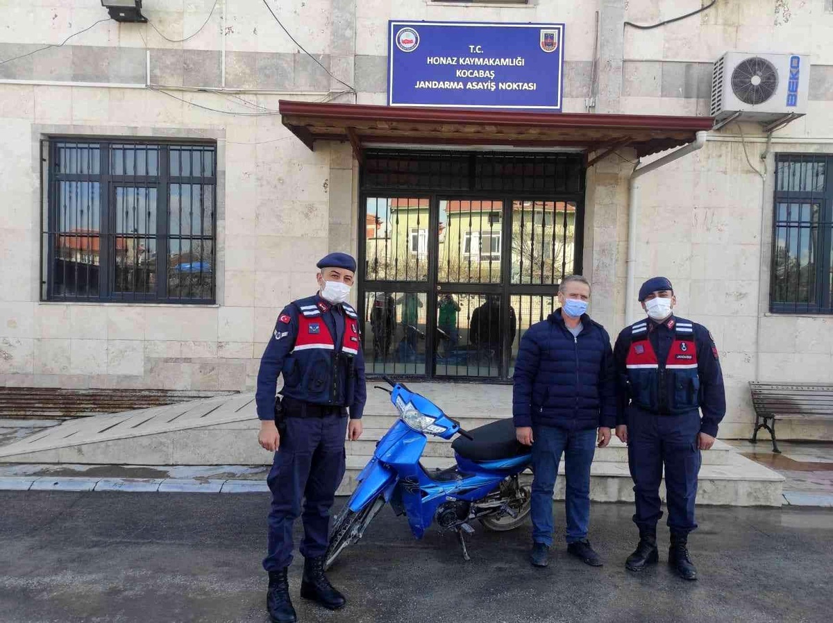 Son dakika haberleri: Çalınan motoruna jandarma sayesinde geri kavuştu