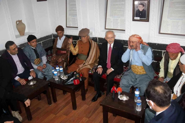 Kılıçdaroğlu, Diyarbakır'da esnafı ziyaret etti, partisine katılanlara rozet taktı Açıklaması