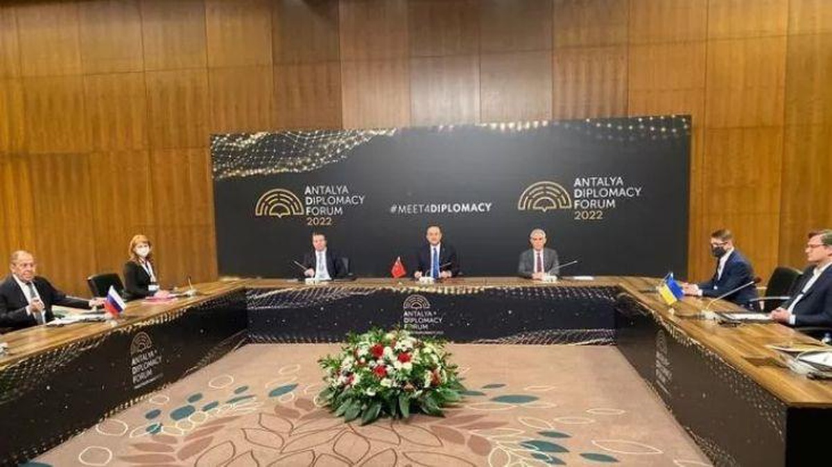 Dışişleri Bakanı Mevlüt Çavuşoğlu\'ndan Antalya\'daki zirve sonrası ilk açıklama: Diplomasiye devam!