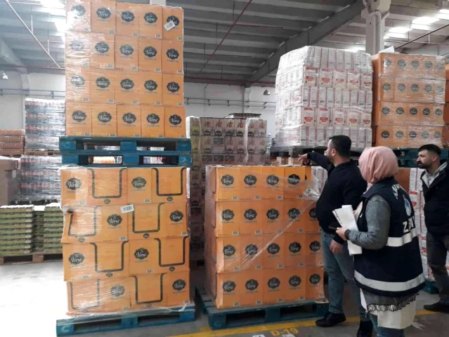 Diyarbakır'da market deposunda 10 ton stoklanmış yağ bulundu