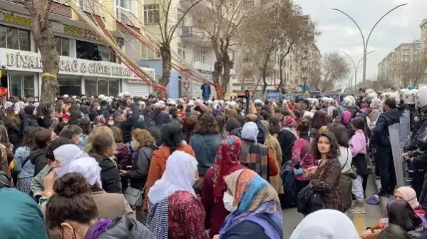 Son dakika haberleri | DİYARBAKIR'DAKİ 'KADINLAR GÜNÜ' MİTİNGİNE 9 GÖZALTI