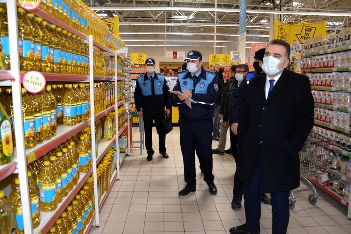 Edremit\'te stokçuluk ve fahiş fiyat denetimine Kaymakam Odabaş da katıldı