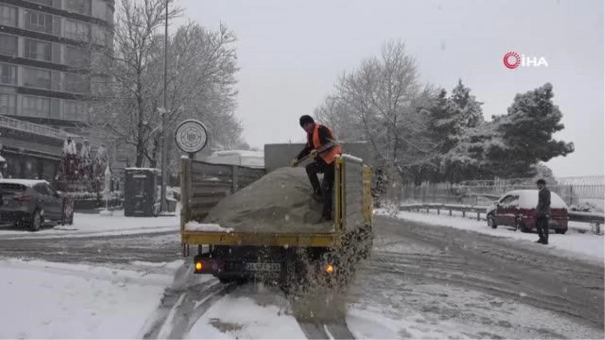Esenyurt\'ta karla mücadele çalışmaları sürüyor