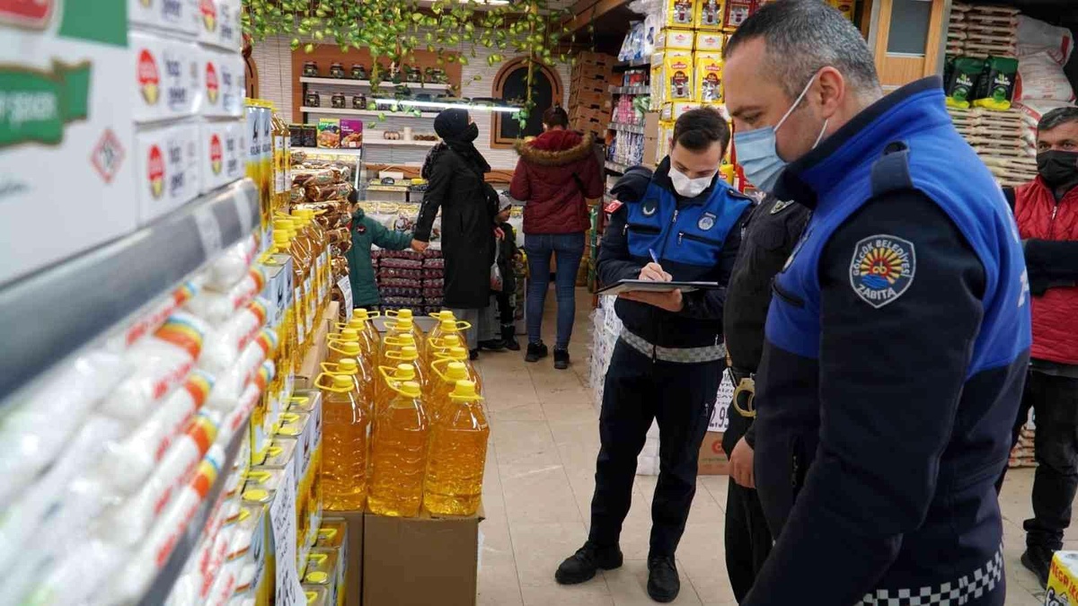 Gölcük\'te fahiş fiyat ve stokçuluğa yönelik denetimler yapıldı