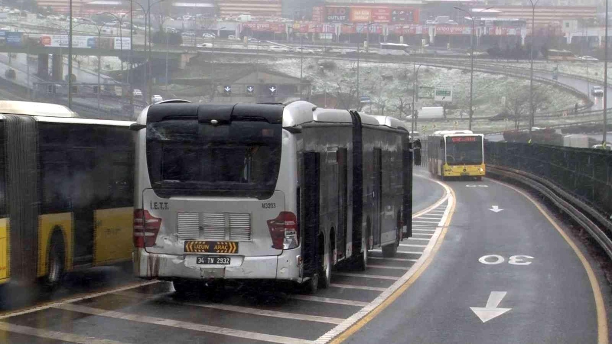 Son dakika haberi! Haramidere\'de metrobüs kazası: 4 yaralı