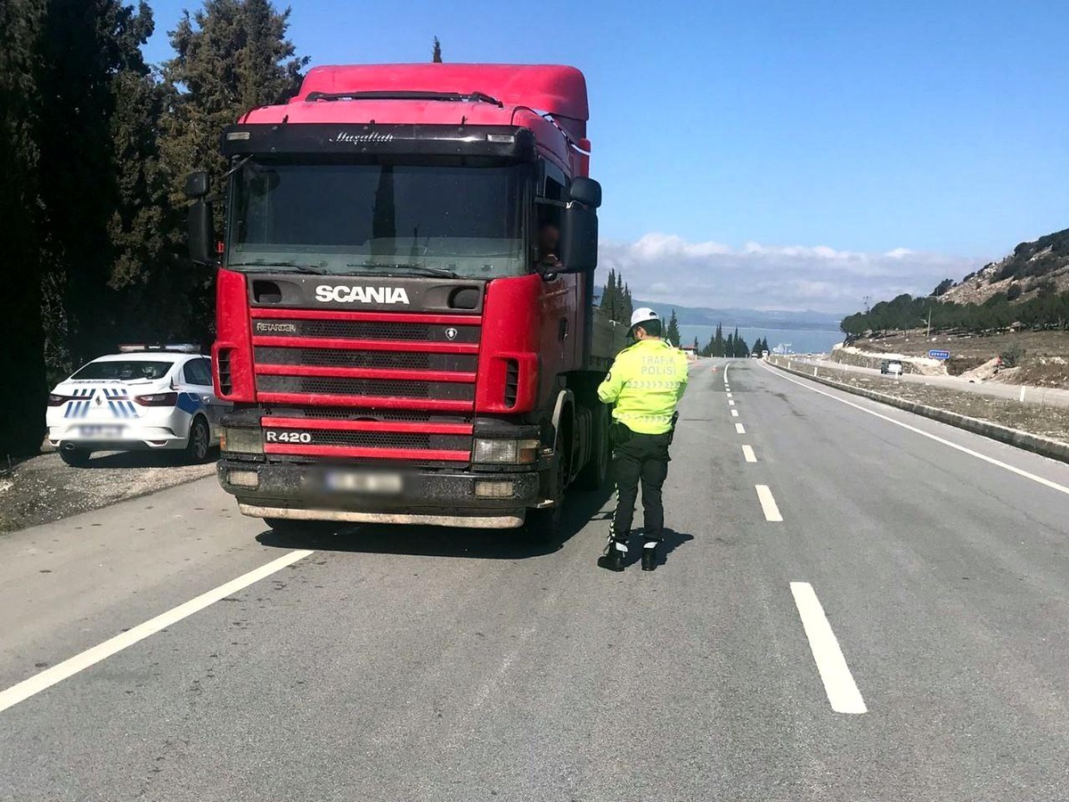 Hız limitine uymayan sürücülere 48 bin 625 TL ceza