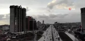 İstanbul'da kar yağışının etkisiyle yollar boş kaldı