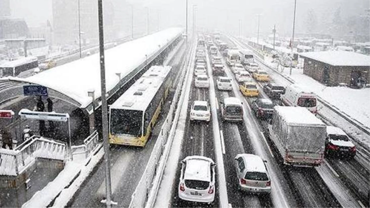 İstanbul\'da alınan tedbirler artıyor! Yoğun kar yağışı sebebiyle metro, metrobüs ve vapur saatleri değişti