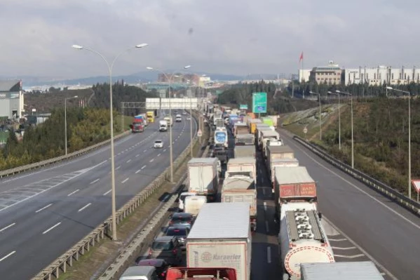 İstanbul yolunda 8 kilometrelik TIR ve kamyon kuyruğu