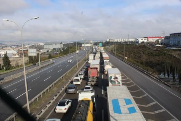 İstanbul yolunda 8 kilometrelik TIR ve kamyon kuyruğu