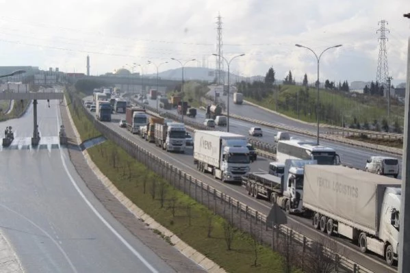 İstanbul yolunda 8 kilometrelik TIR ve kamyon kuyruğu