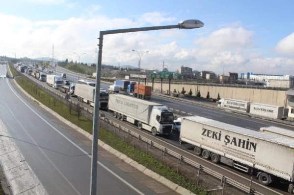 İstanbul yolunda 8 kilometrelik TIR ve kamyon kuyruğu