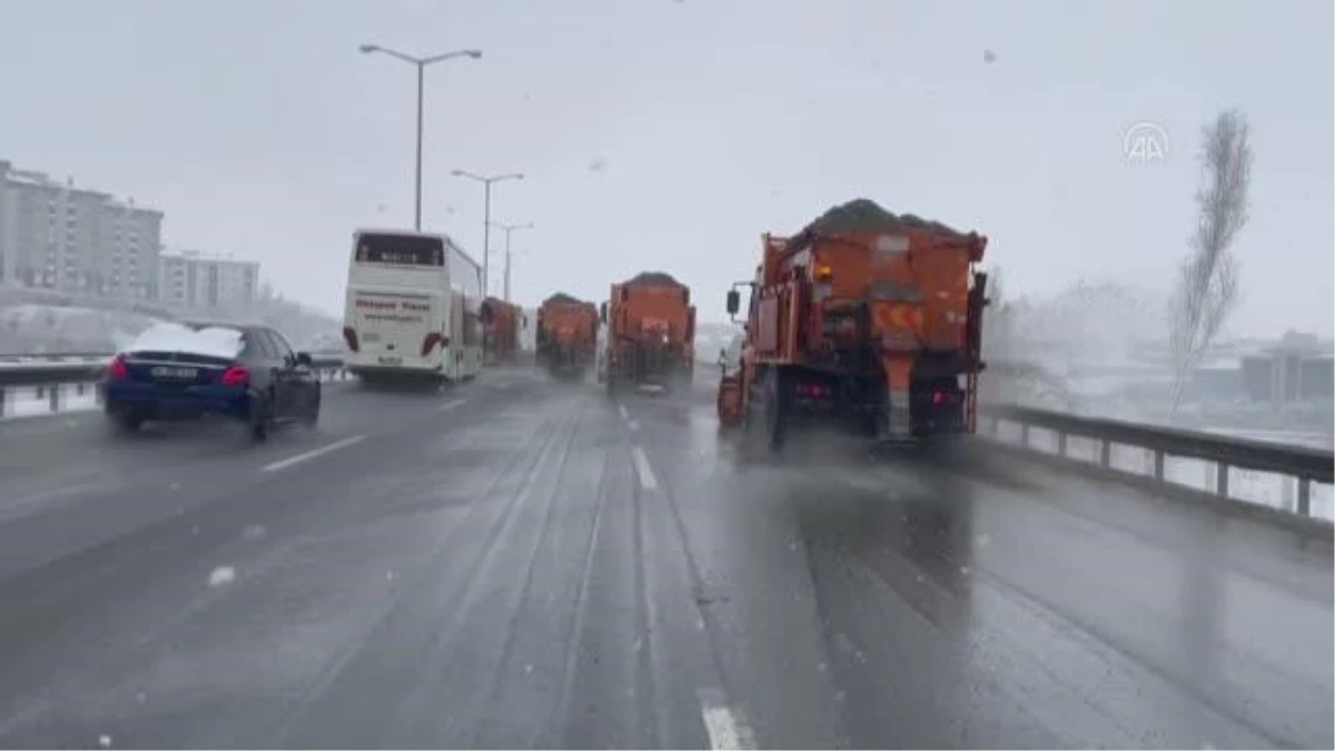 Sayın Abonelerimiz, İstanbul\'da kar yağışına ilişkin gün boyunca yaşanan gelişmeleri derleyerek yayımlıyoruz. Saygılarımızla. AA