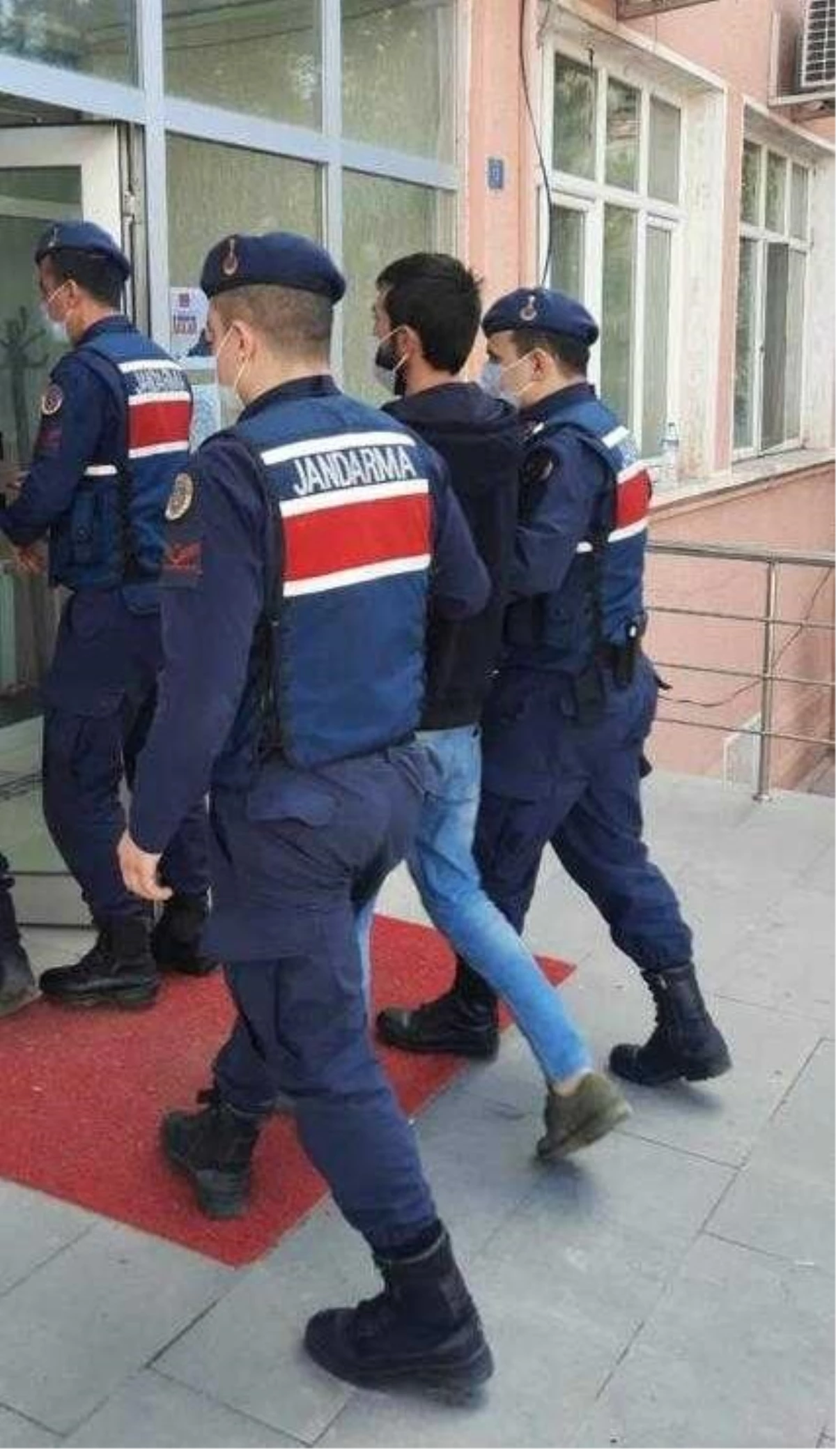 Kayseri\'de kablo çaldıkları öne sürülen 4 şüpheli tutuklandı
