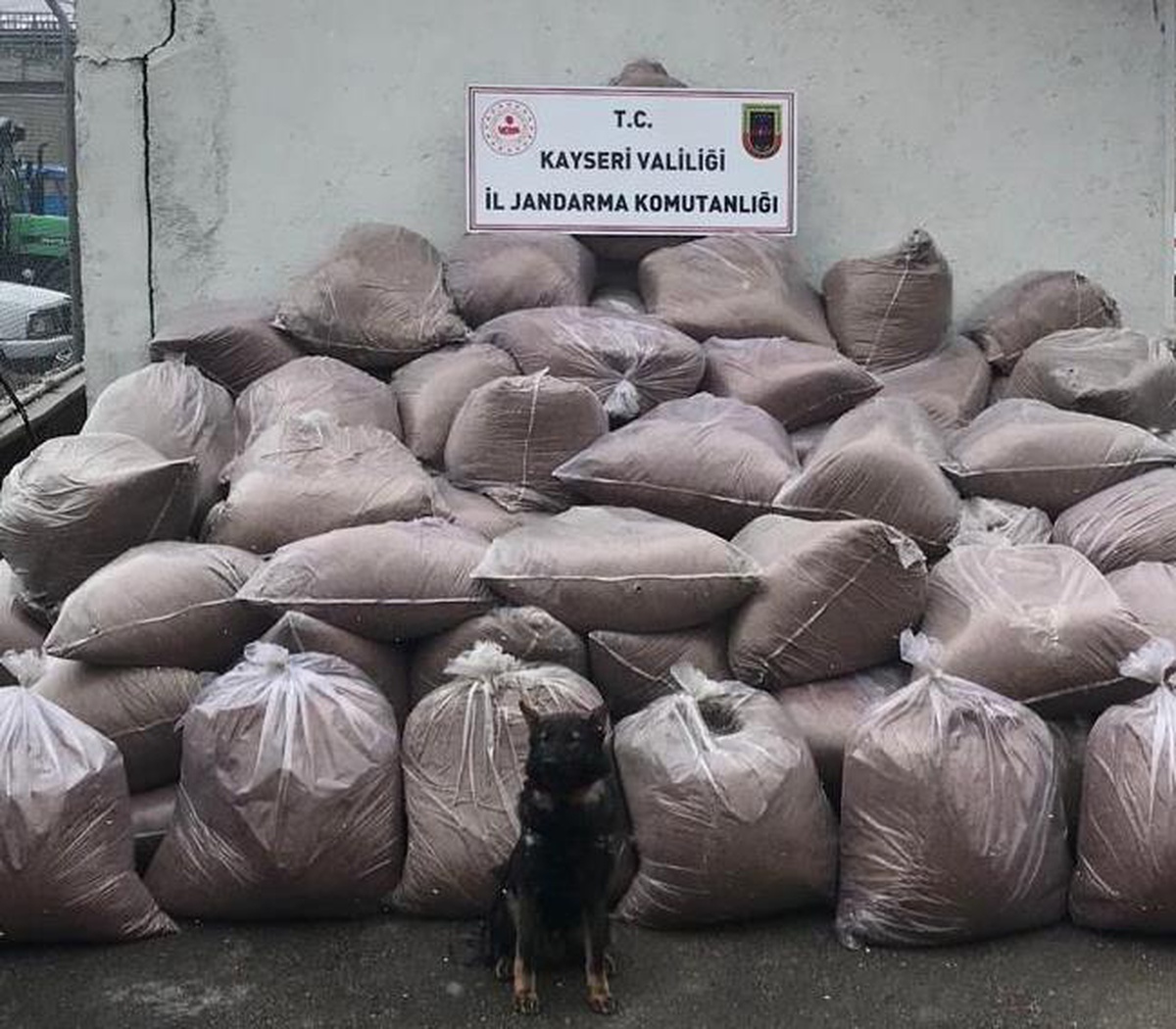 Kayseri\'de yaklaşık 3,5 ton kaçak tütün ele geçirildi