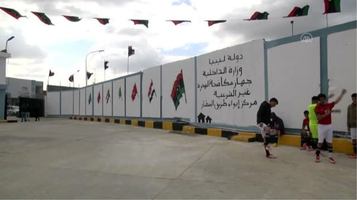 Libya\'da düzensiz göçmenler için barınma merkezi açıldı