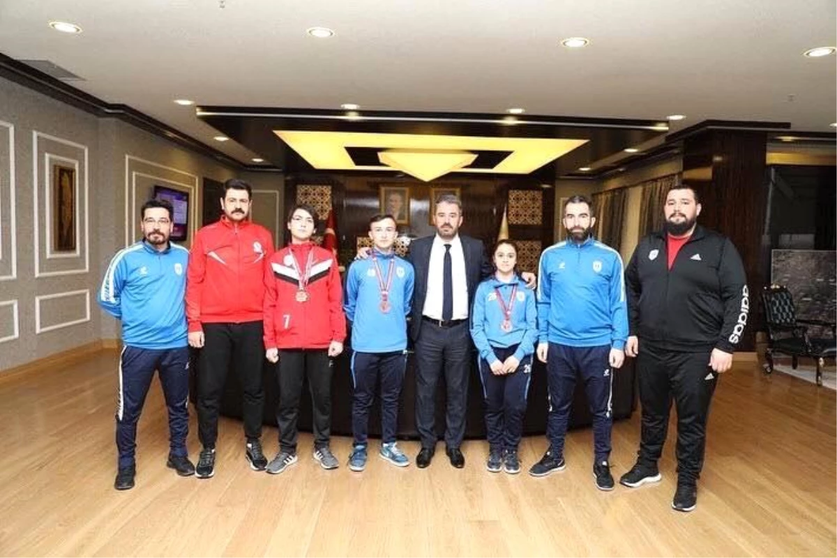 Madalyalı Sporculardan Başkan Ertuğrul Çetin\'e ziyaret
