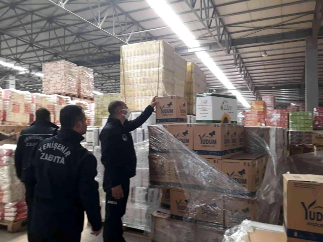 Diyarbakır'da market deposunda 10 ton stoklanmış yağ bulundu