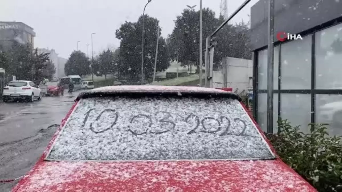 Pendik'te lapa lapa kar yağdı, vatandaşlar zor anlar yaşadı