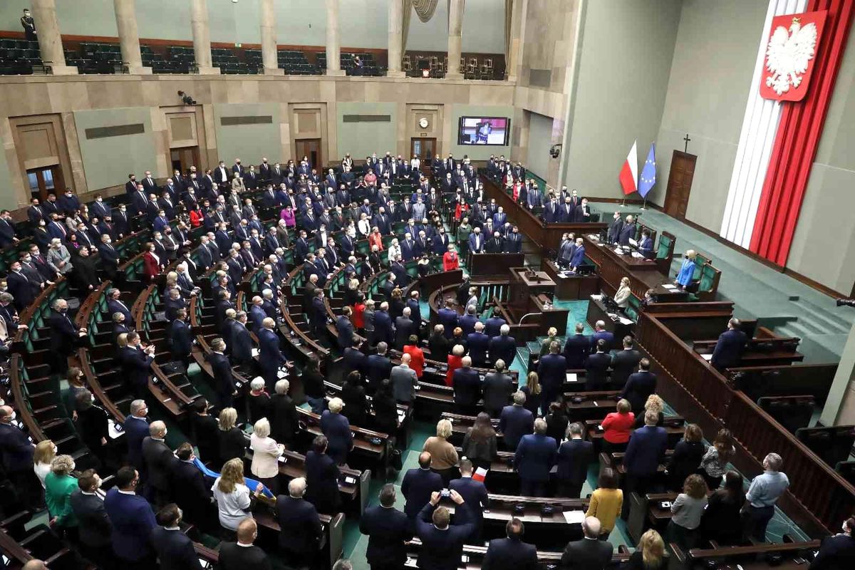 Polonya\'dan Ukraynalı sığınmacılara aylık 4 bin 71 TL yardım kararı