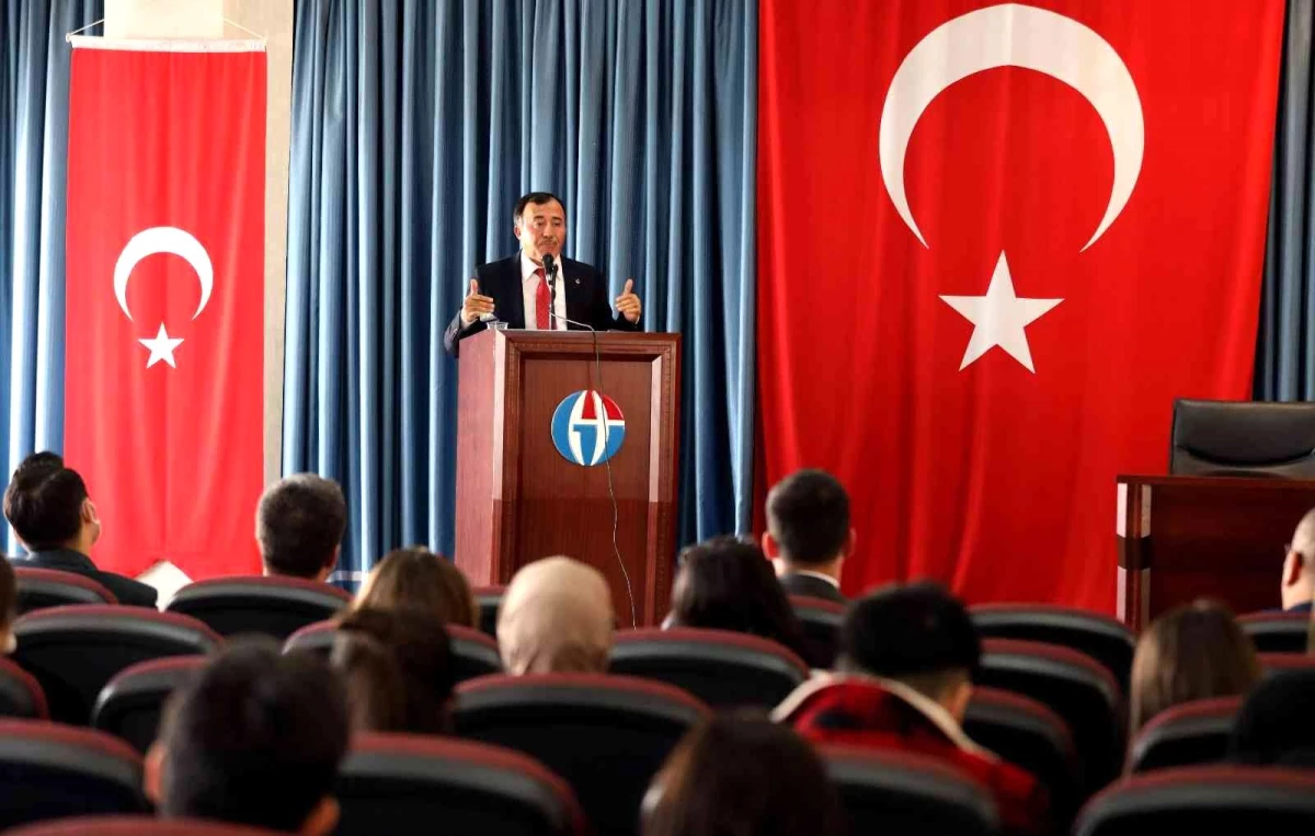 Prof. Dr. Çetin: "İstiklal Marşı\'mızı anlamaya dönük çalışmalar yapılmalı"