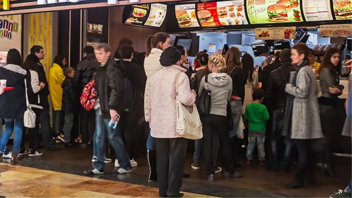 McDonald\'s Rusya\'da kapatma kararı almıştı! Hamburgerler karaborsaya düştü