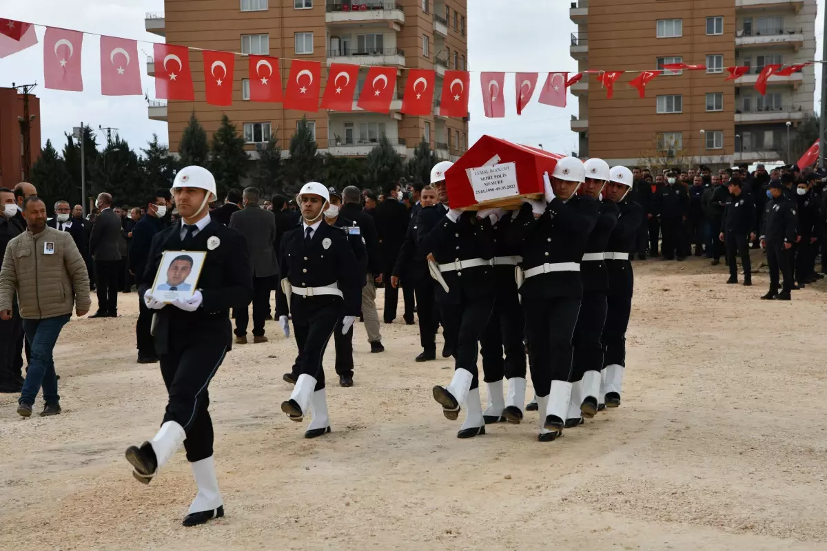 Şehit polis Bozkurt Gaziantep\'te toprağa verildi