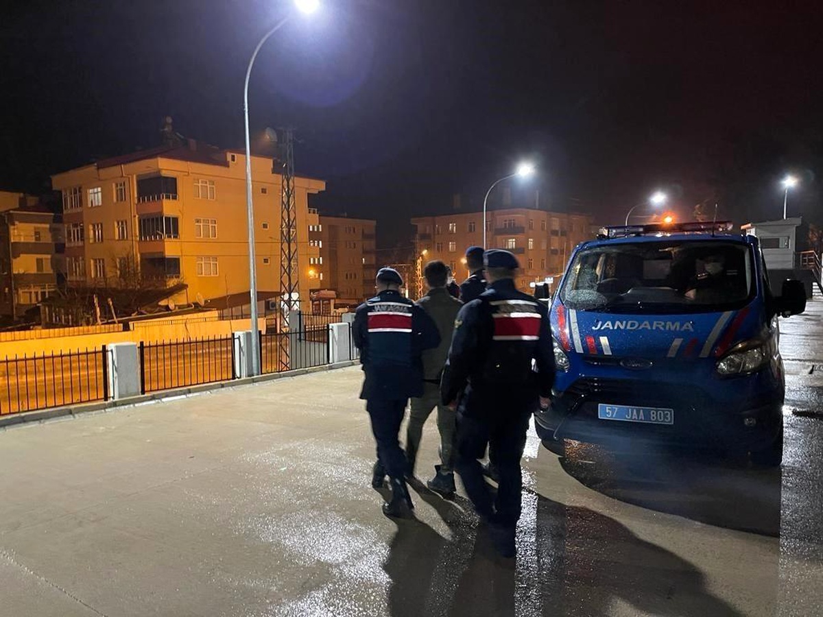 Sinop\'ta dolandırıcılık suçundan aranan şahıs yakalandı