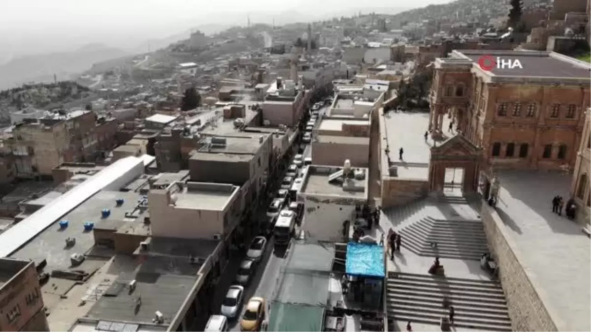 Tarihi Latifiye Camii\'nin siluetini bozan betonarme yapı yıkıldı