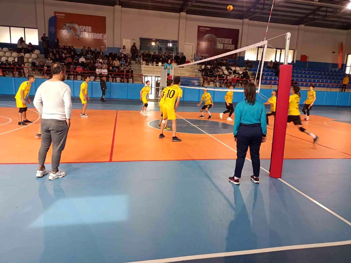 Tatvan\'da Okullar Arası Voleybol Turnuvası