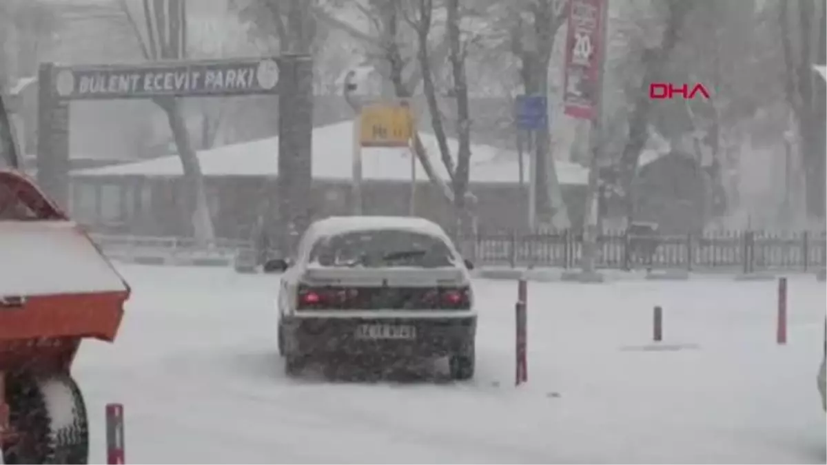 Ocakta Tekirdağ\'ı es geçen kar yağışı, bu kez şiddetli geldi! Şehir beyaza büründü, 4 ilçede okullar tatil