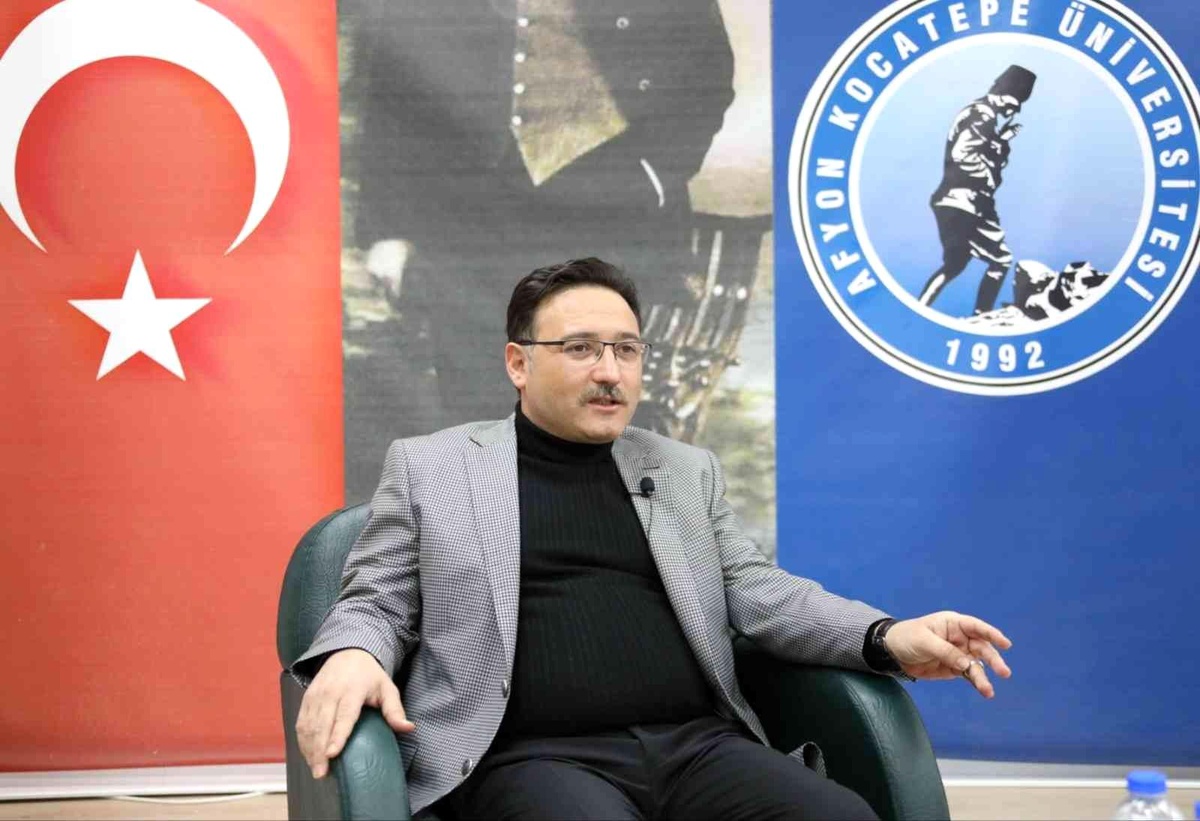 Vali Çiçek\'ten gençlere üretken olmaları konusunda tavsiye