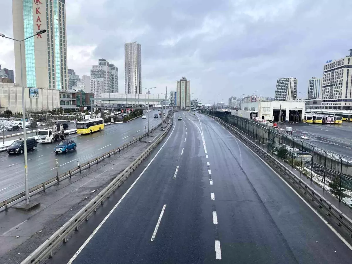 Vatandaşlar uyarıları dikkate aldı, iş çıkış saati yollar boş kaldı