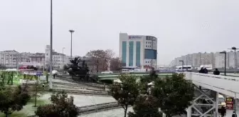 Kar yağışı etkili oluyor - Taksim / İstiklal Caddesi