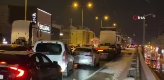 13 aracın karıştığı trafik kazalarında yollar 1 saatin sonunda açıldı