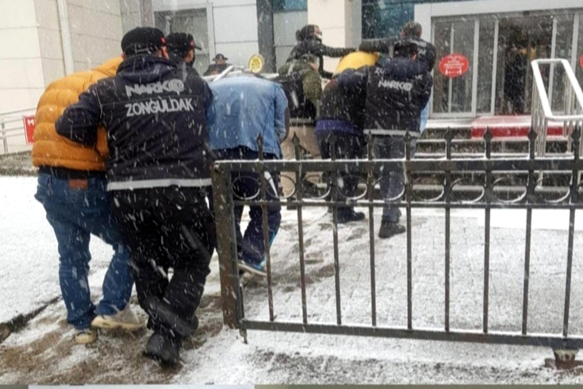 3 ayrı uyuşturucu operasyonunda 11 kişi gözaltına alındı