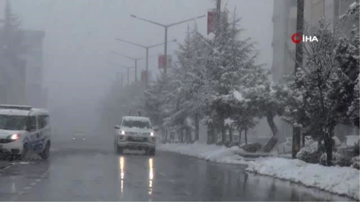 Ahlat\'ta kar yağışı