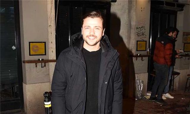 Baba'nın Kadir'i Tolga Sarıtaş Gecelerde Görüntülendi