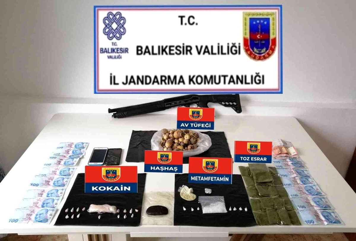 Balıkesir\'de jandarmadan 22 şahsa operasyon