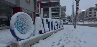 Balıkesir'de kar yağışı etkili oldu