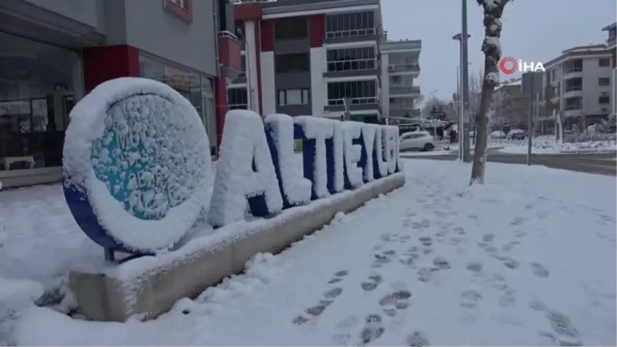 Balıkesir'de kar yağışı etkili oldu