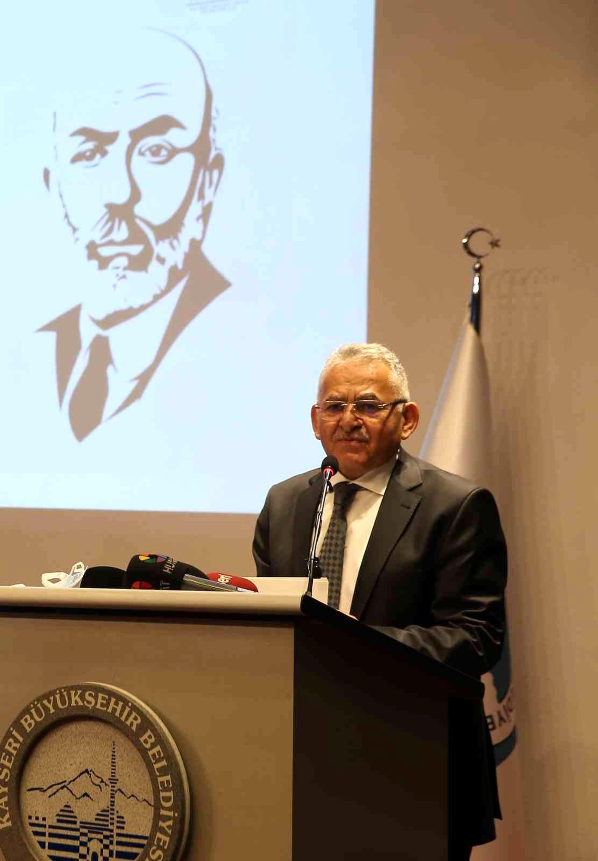 Başkan Büyükkılıç: "İstiklal Şairimizi minnet ve özlemle yad ediyorum"