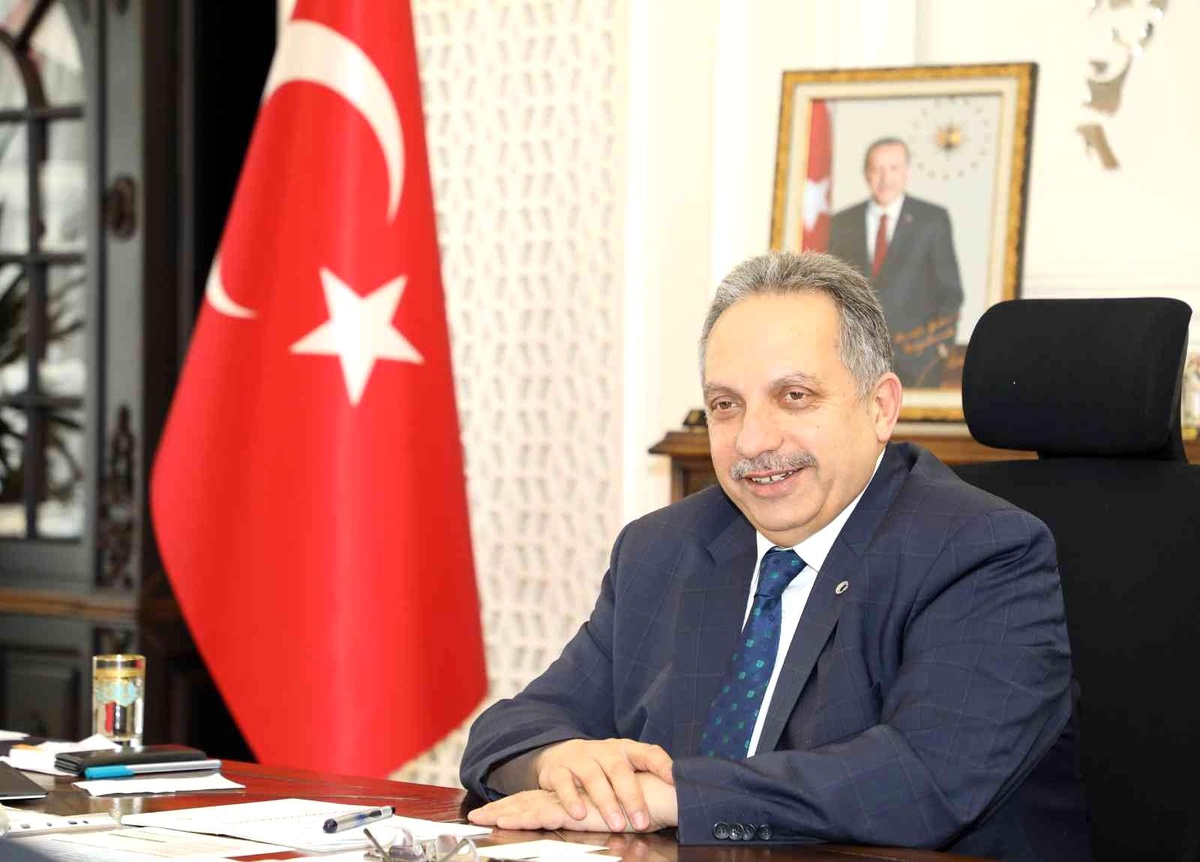 Başkan Yalçın: "Millet olarak İstiklal Marşı\'nı kendimize düstur edinmeliyiz"