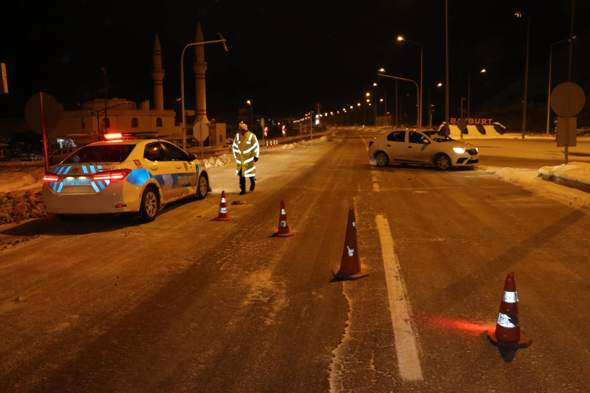 Bayburt-Erzurum kara yolu çığ nedeniyle ulaşıma kapandı