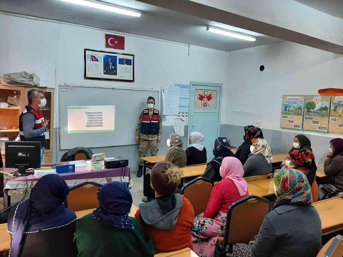 Besni\'de kadınlara KADES\'in tanıtımı yapıldı