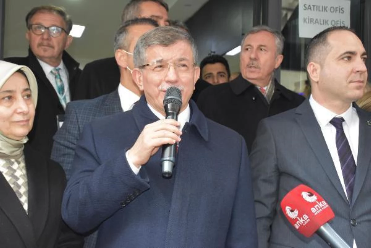 DAVUTOĞLU, İZMİR\'DE PARTİSİNİN İL BİNASI AÇILIŞINA KATILDI