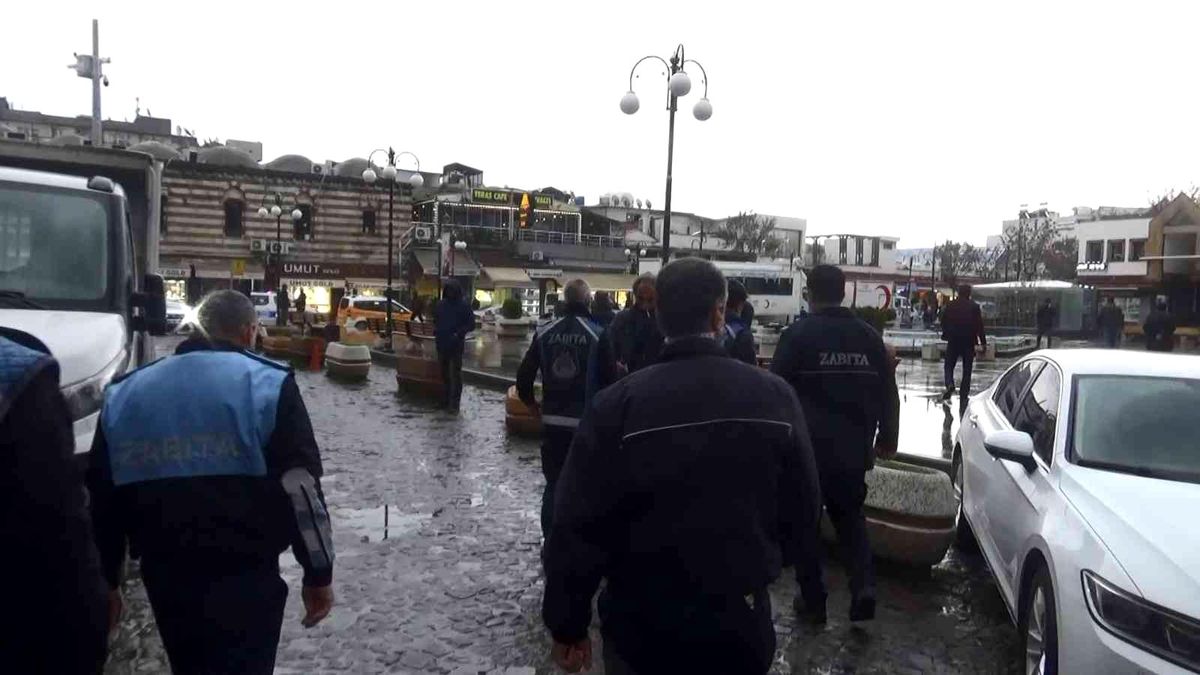 Diyarbakır\'da dilenciden pes dedirten açıklama: "Hamile olduğum için bir haftadır çıkmıyordum, bugün çıktım, yakalandım"