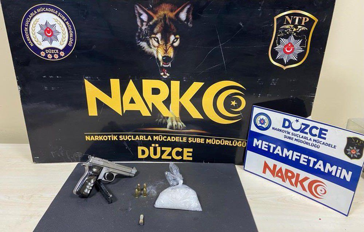 Düzce\'de uyuşturucu ve hırsızlık operasyonlarında yakalanan 3 şüpheli tutuklandı