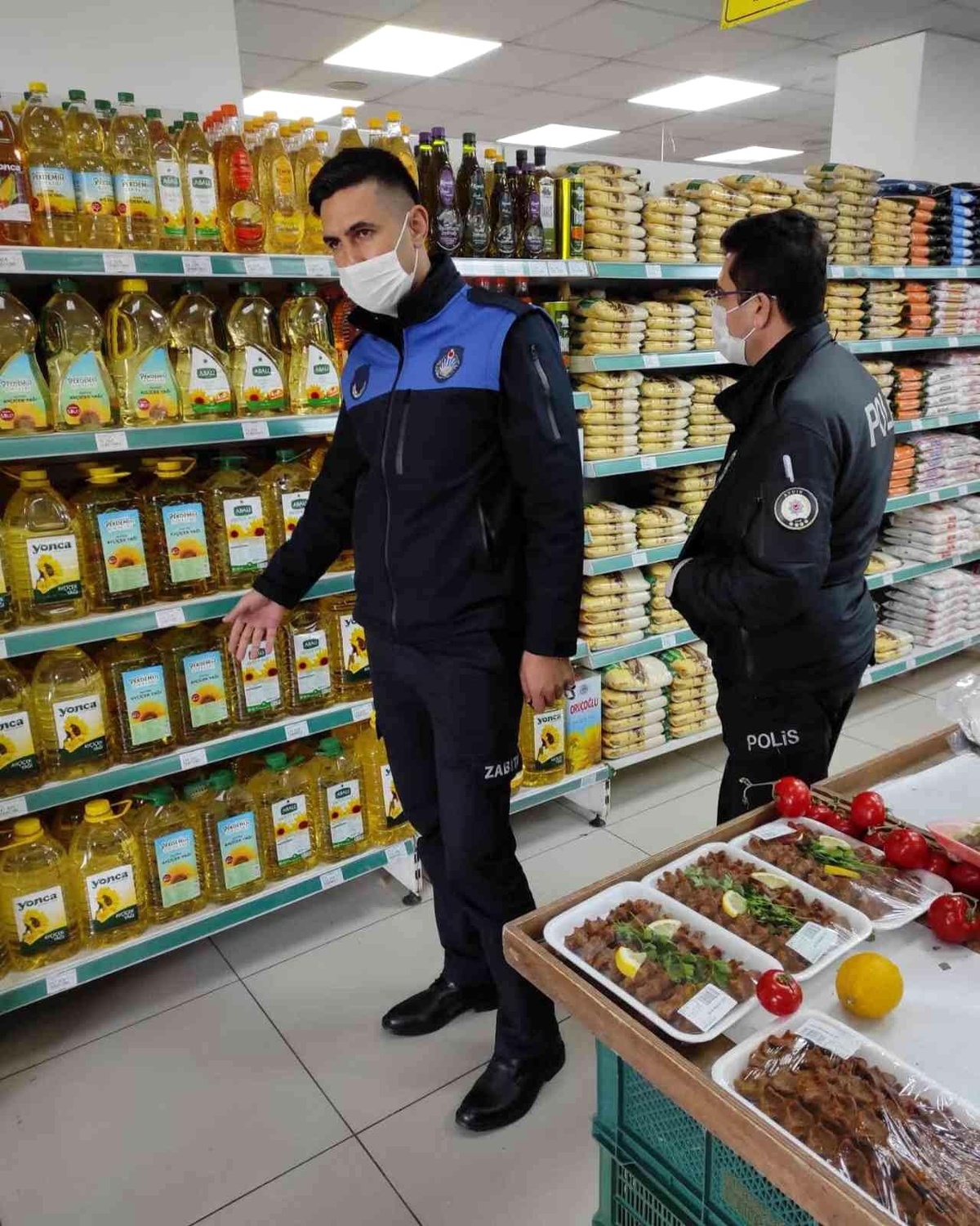 Efeler\'de fahiş fiyat ve stokçuluğa geçit verilmiyor